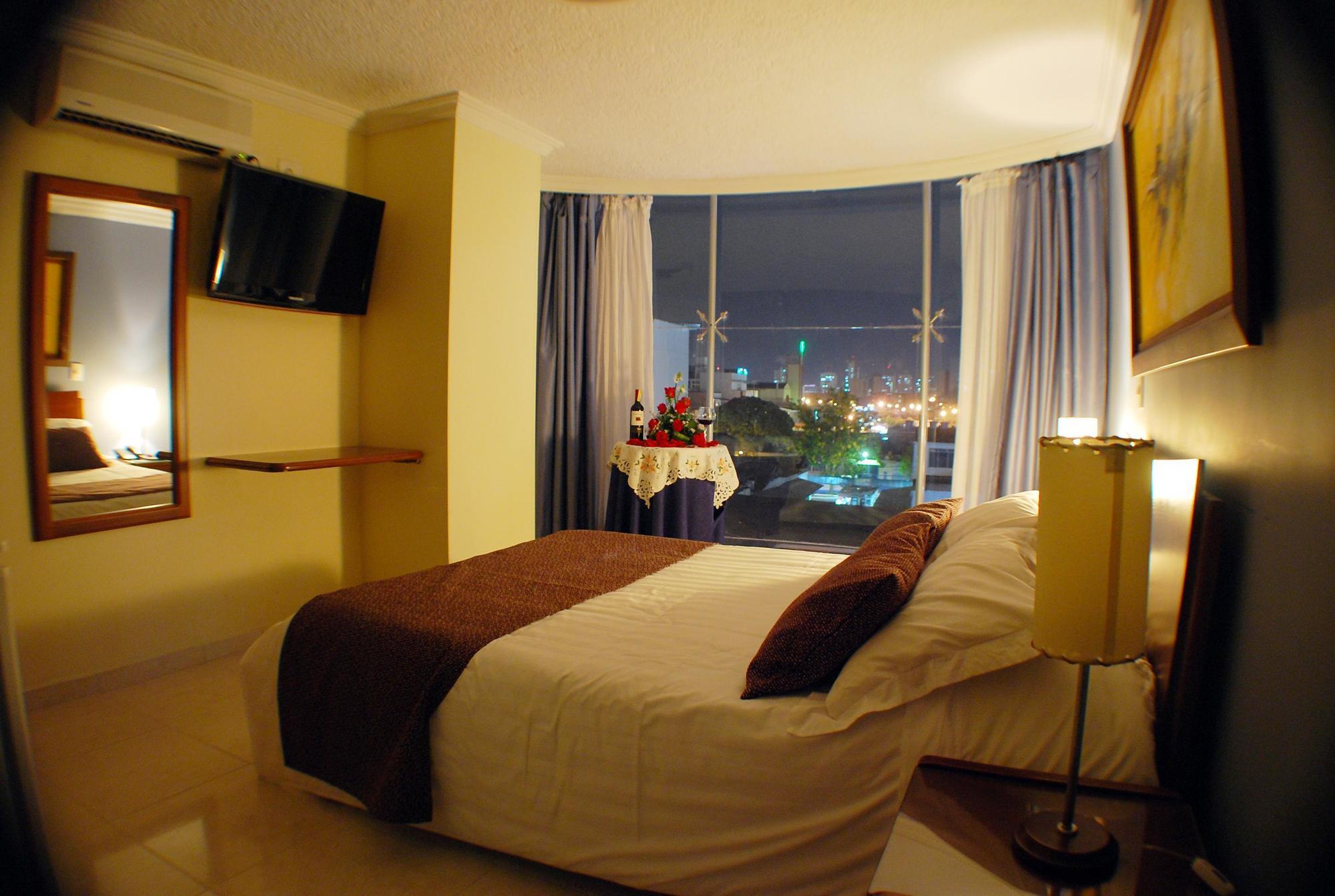 Hotel Plazuela Real Bucaramanga Bagian luar foto